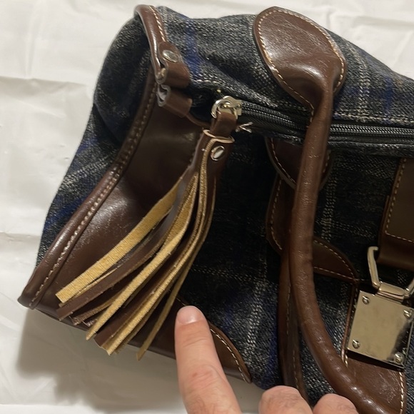 Awesome bag for Fall! Blue, grey & charcoal pattern with accent of brown leather - Picture 9 of 11